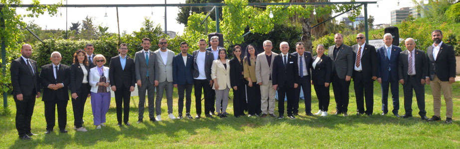 7_ Ödül alanlar ve yönetim kurulu üyeleri birlikte.JPG